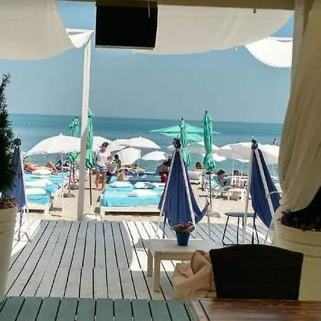 французский бульвар довженко Apartament