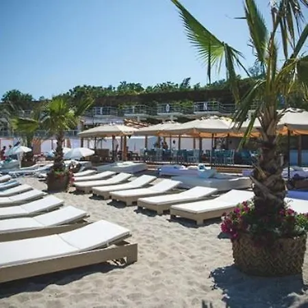 французский бульвар довженко Apartament