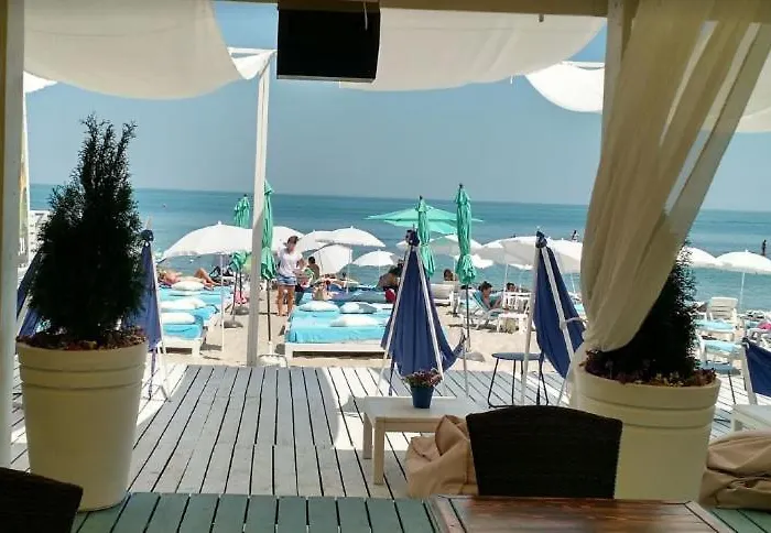 французский бульвар довженко Apartament